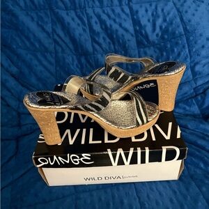 DIVA Lounge Black and Tan Platform Heels